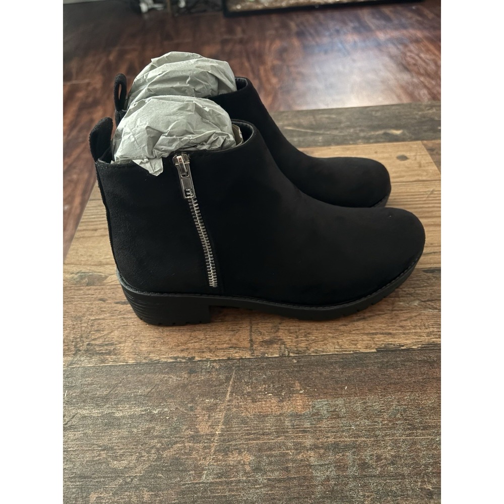 PrettyLittleThing Black Faux Suede Zip Ankle Boots Size 7 Lug Sole Bootie NEW - Picture 2 of 6